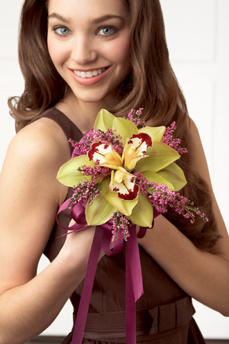 Below are four classic bouquet ideas for you Handtied beauty